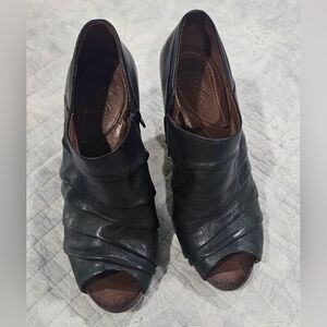 💜🩵NaYa Booties Size 8.5 W Black Leather Wedge Heel 🩷❤️